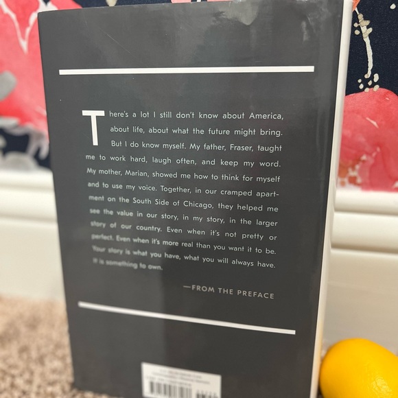 Becoming Michelle Obama Oprah’s Book Club 2018 - Picture 2 of 4